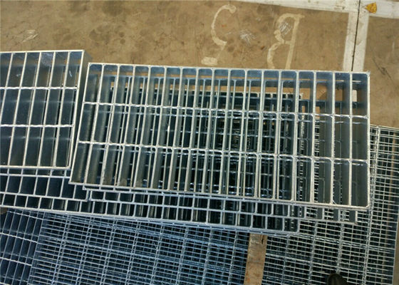 Flat Bar Metal Grate Flooring , Material Saving Galvanized Walkway Grating