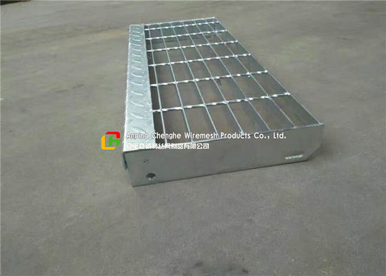 Chequer / MS Plate Galvanized Steel Steps Air Opening High Slip Resistance
